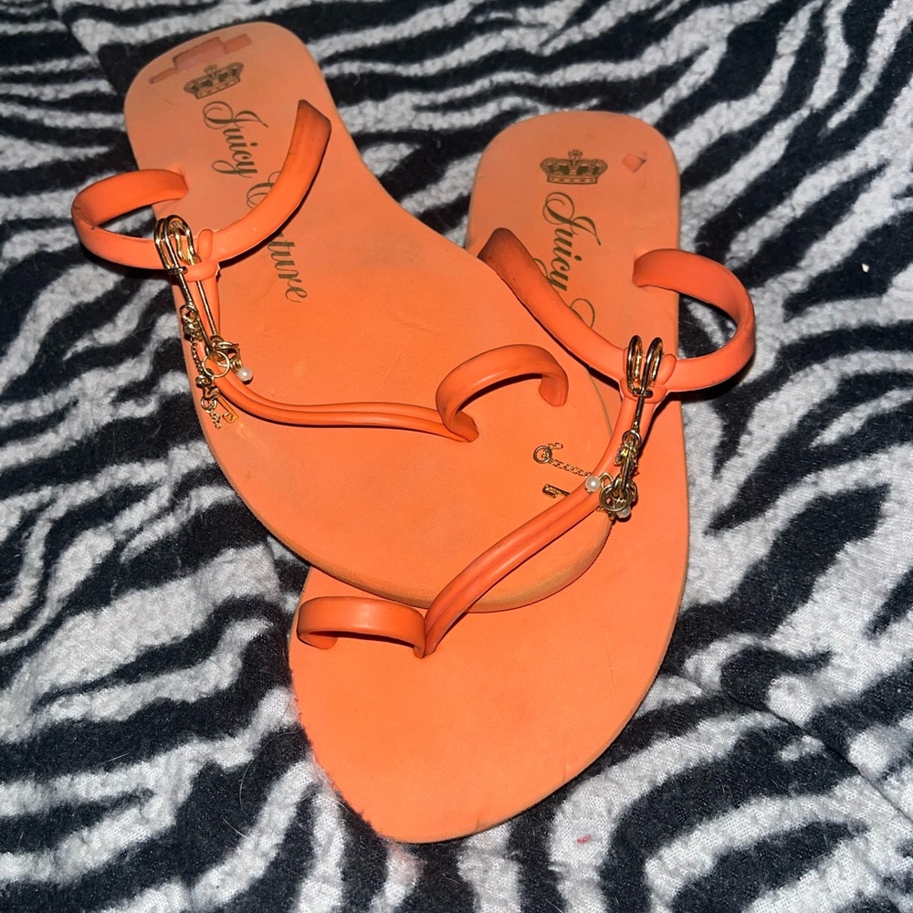 Juicy couture sandals/flip flops with charm